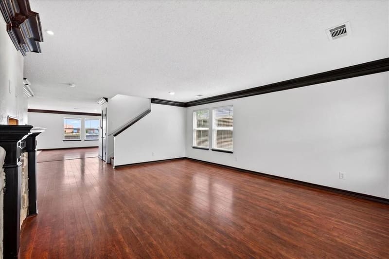 6008 Mckaskle Drive, Fort Worth TX 76119 - Photo 8