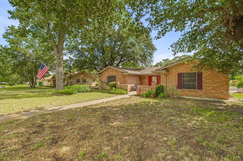 1335 N Lydia Street, Stephenville TX 76401 - Photo 3