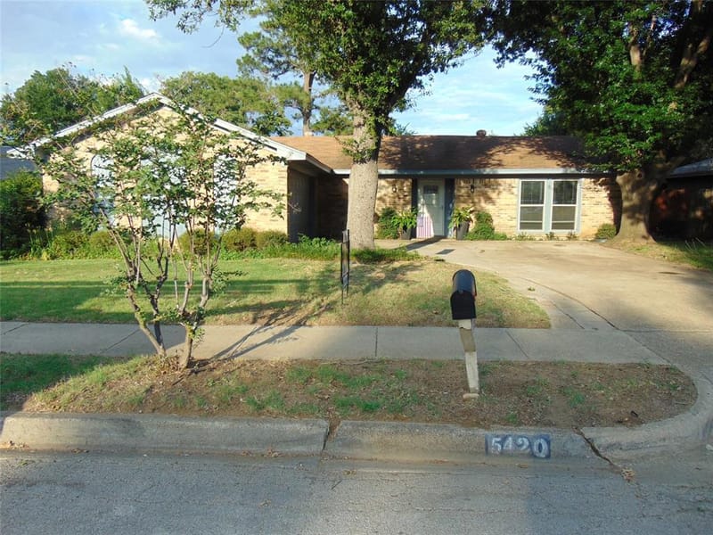 5420 Kings Manor Drive, Lake Dallas TX 75065 - Photo 2