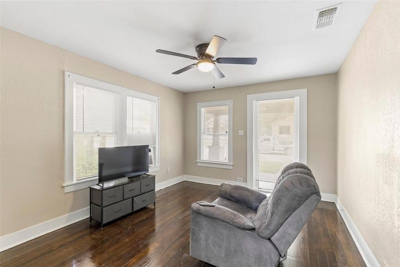 3227 Spring Avenue, Dallas TX 75215 - Photo 7