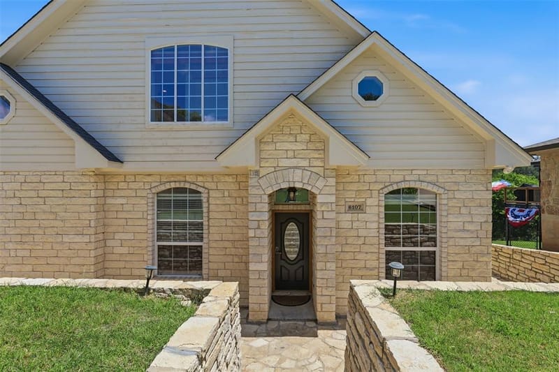 6107 Grande Cove Court, Granbury TX 76049 - Photo 4
