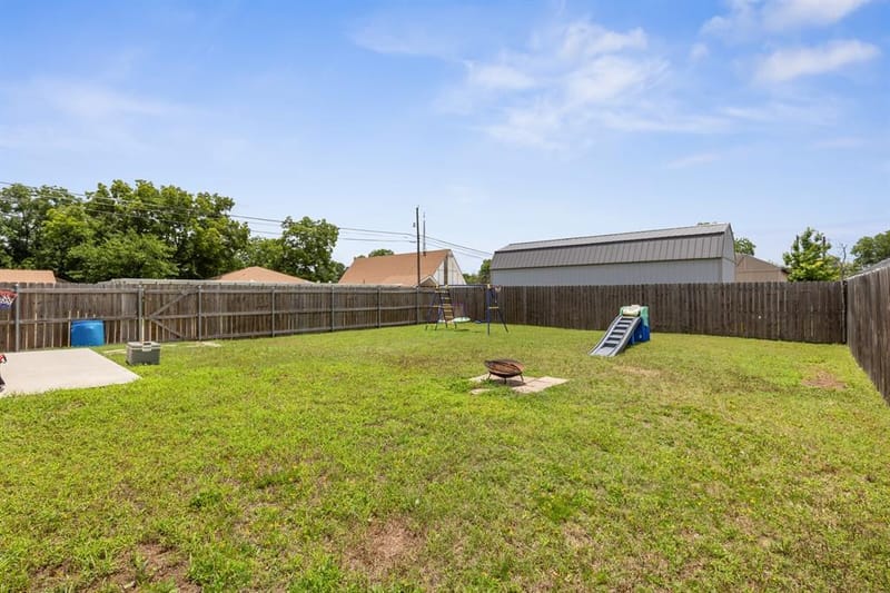 300 N Bermuda Street, Lacy Lakeview TX 76705 - Photo 27