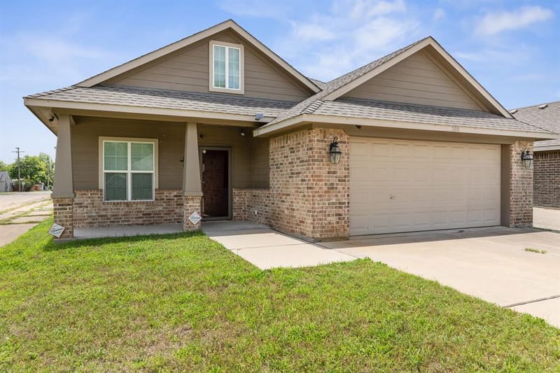 300 N Bermuda Street, Lacy Lakeview TX 76705 - Photo 2