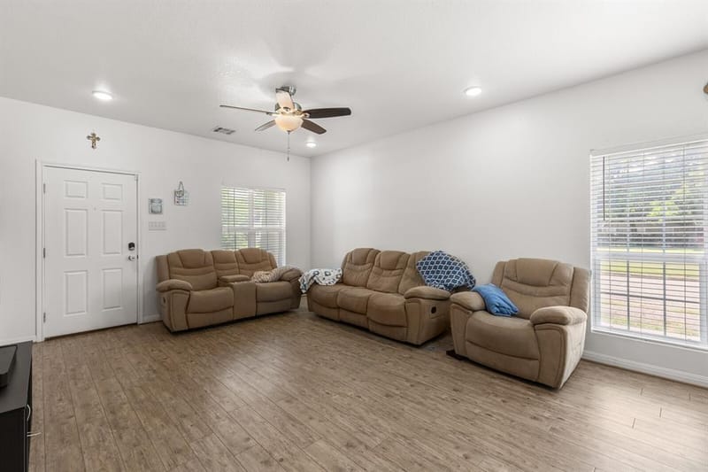 300 N Bermuda Street, Lacy Lakeview TX 76705 - Photo 6
