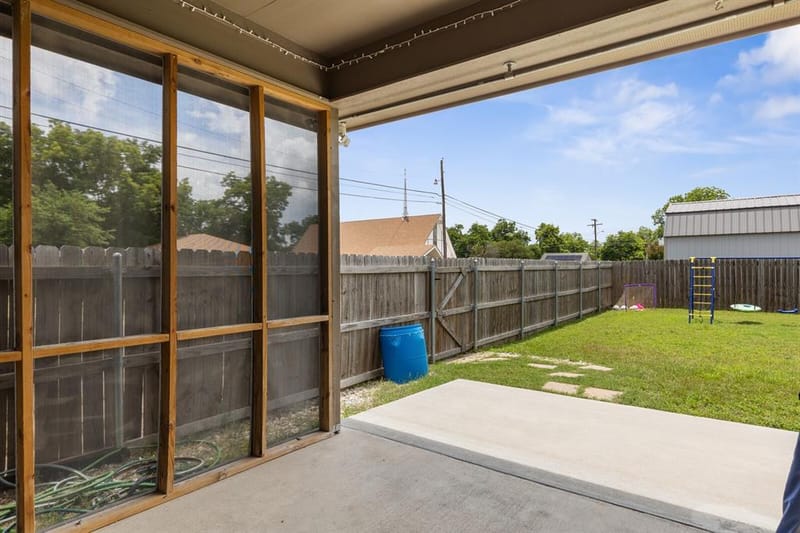 300 N Bermuda Street, Lacy Lakeview TX 76705 - Photo 22