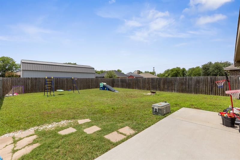300 N Bermuda Street, Lacy Lakeview TX 76705 - Photo 24