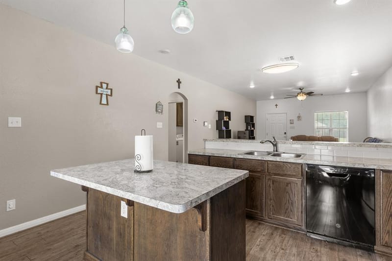 300 N Bermuda Street, Lacy Lakeview TX 76705 - Photo 10