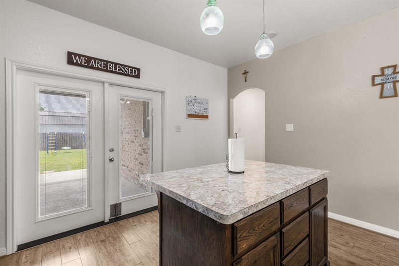 300 N Bermuda Street, Lacy Lakeview TX 76705 - Photo 11