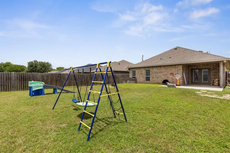 300 N Bermuda Street, Lacy Lakeview TX 76705 - Photo 25