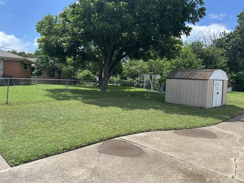 105 Lindenwood Drive, Lancaster TX 75134 - Photo 11