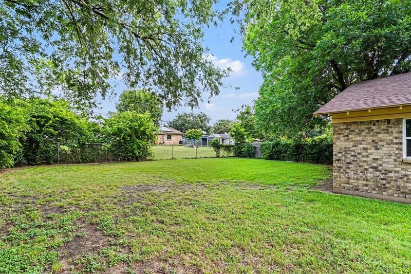 809 E Bovell Street, Crowley TX 76036 - Photo 20
