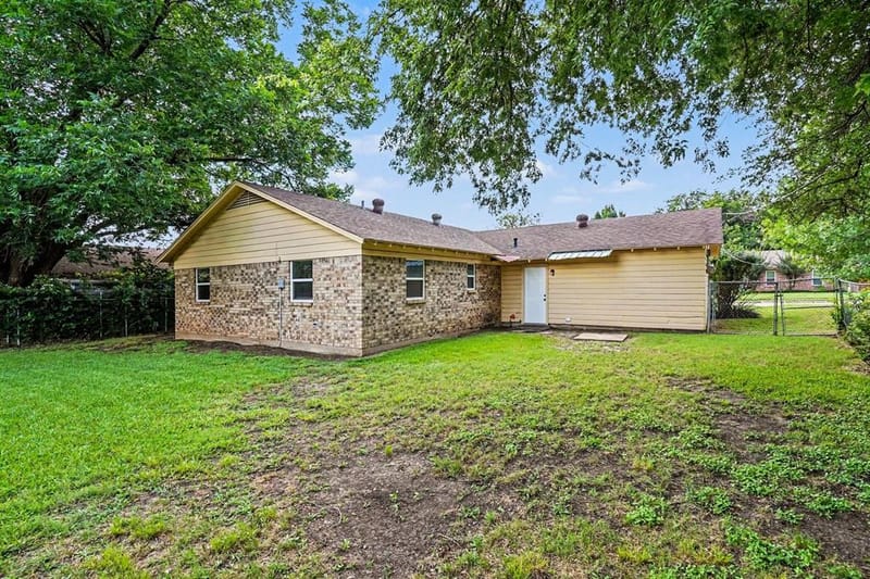 809 E Bovell Street, Crowley TX 76036 - Photo 19