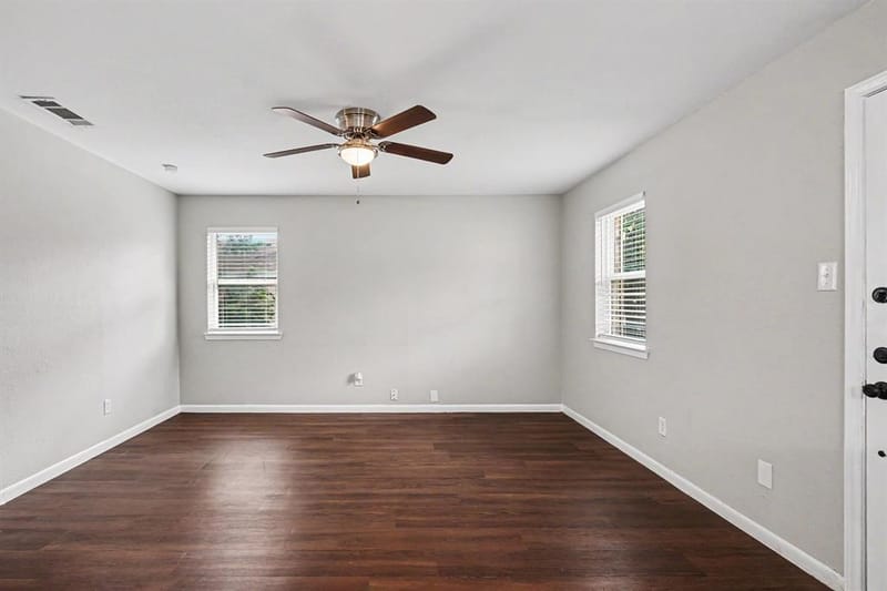 809 E Bovell Street, Crowley TX 76036 - Photo 4