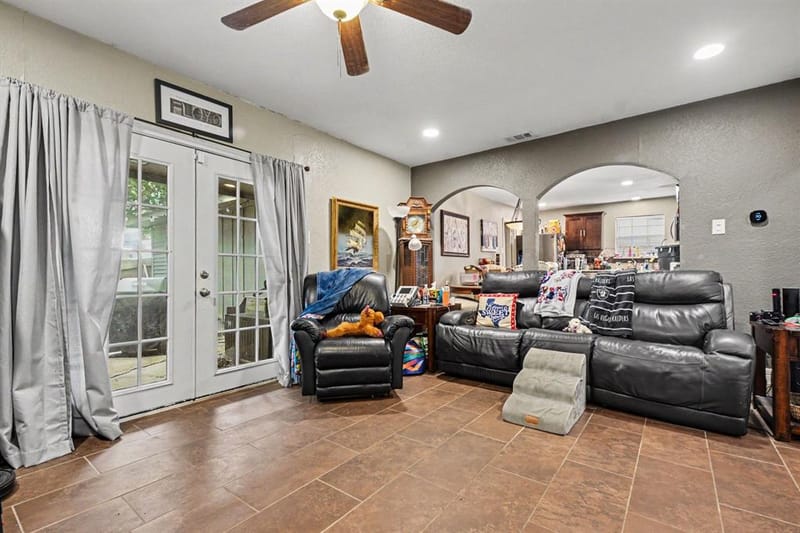 4133 Logan Street, Irving TX 75062 - Photo 6