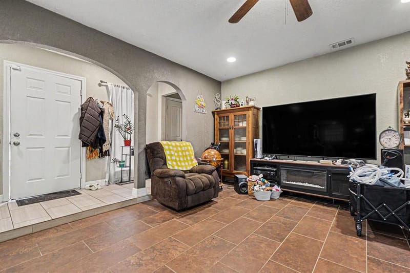 4133 Logan Street, Irving TX 75062 - Photo 4