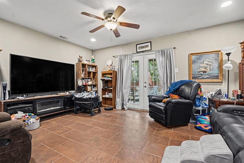 4133 Logan Street, Irving TX 75062 - Photo 8