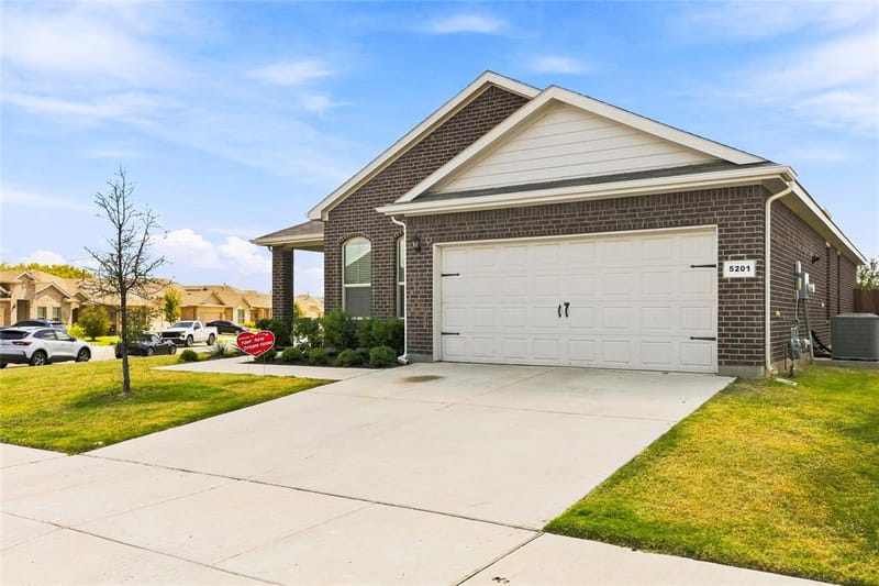 5201 Petal Meadows Drive, Fort Worth TX 76179 - Photo 3
