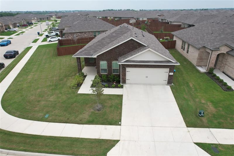 5201 Petal Meadows Drive, Fort Worth TX 76179 - Photo 4