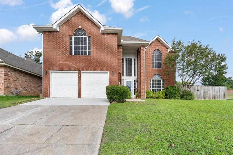 6000 Red Fern Drive, Arlington TX 76001 - Photo 2