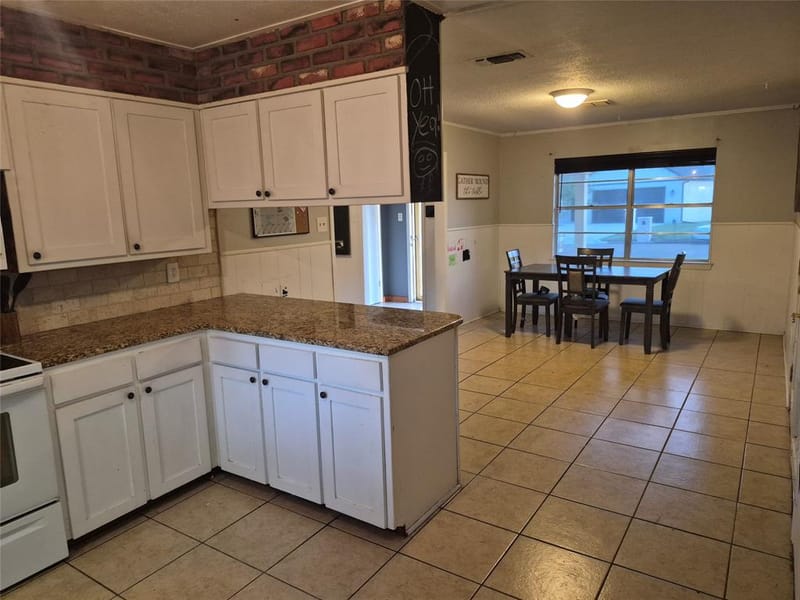 243 Weldon Drive, Woodway TX 76712 - Photo 8