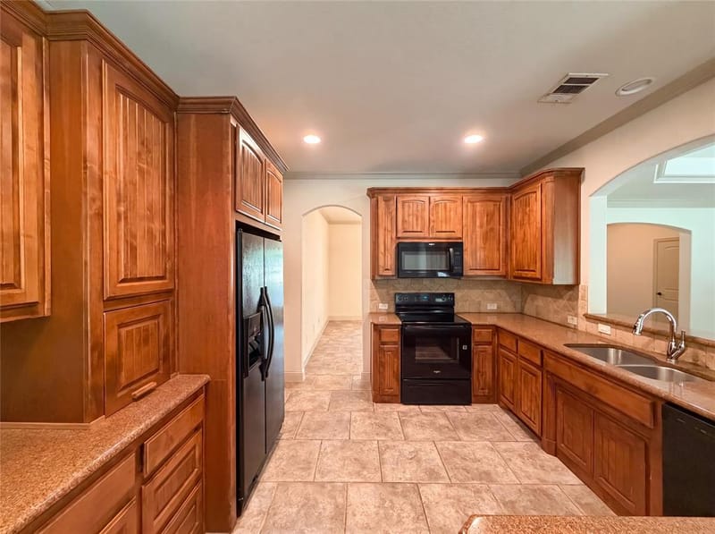 121 Rey Del Mar Circle, Weatherford TX 76085 - Photo 2