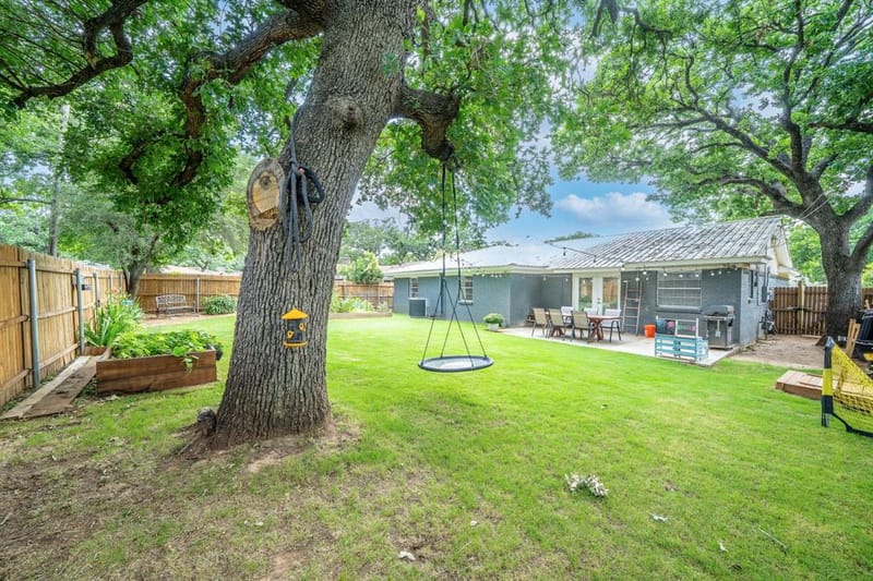605 28th Avenue, Mineral Wells TX 76067 - Photo 2