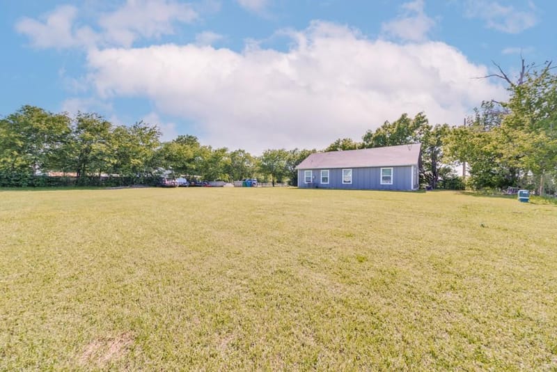 709 W Live Oak Street, Alvord TX 76225 - Photo 2