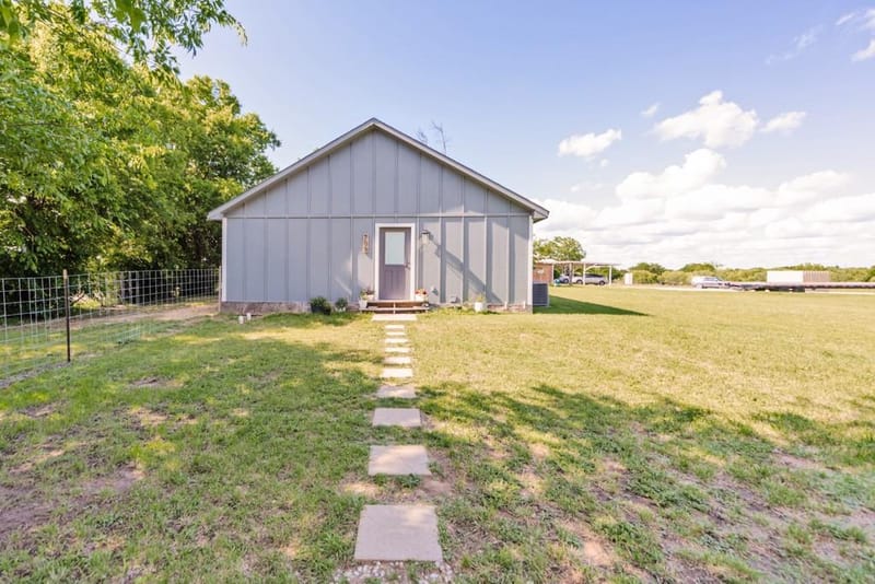 709 W Live Oak Street, Alvord TX 76225 - Photo 9