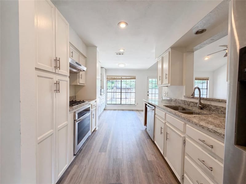 5719 Stage Line Drive, Arlington TX 76017 - Photo 2