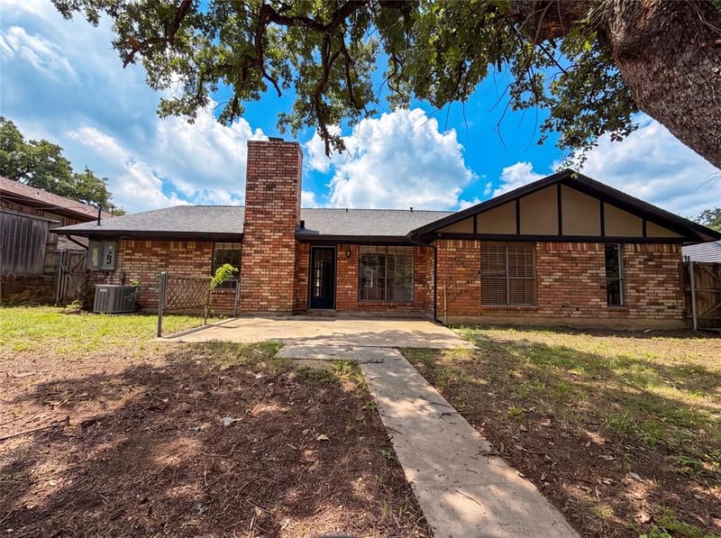 5719 Stage Line Drive, Arlington TX 76017 - Photo 5