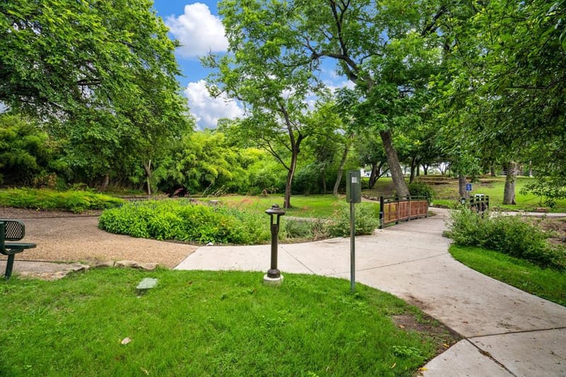 656 Bishop Heights Lane, Dallas TX 75208 - Photo 26