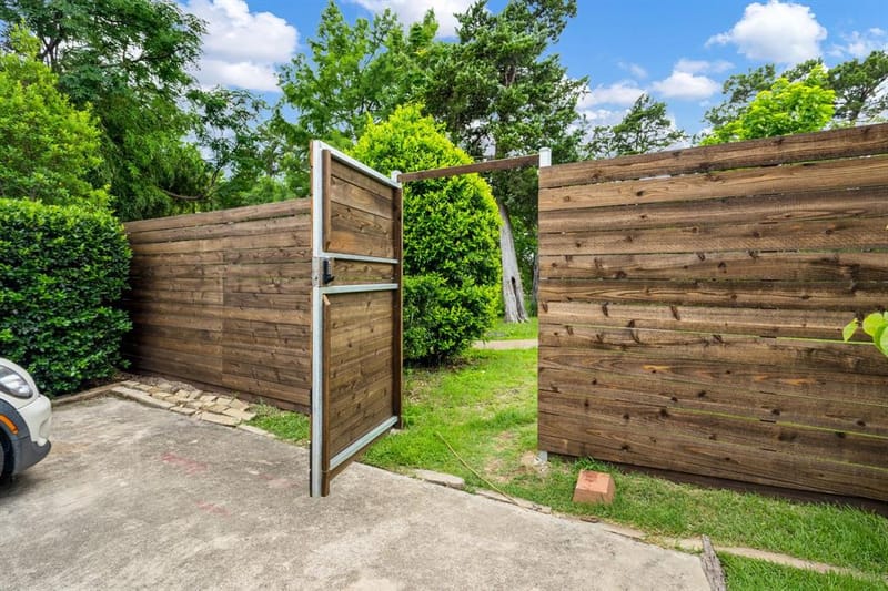 656 Bishop Heights Lane, Dallas TX 75208 - Photo 24