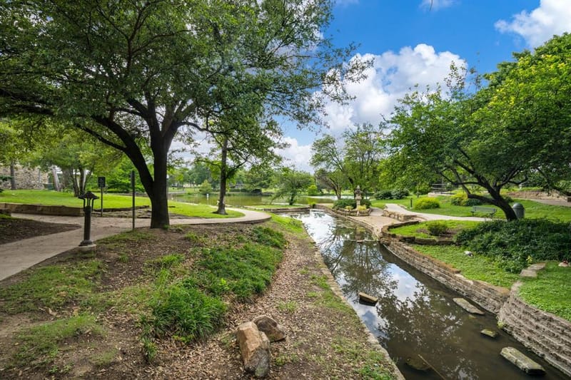 656 Bishop Heights Lane, Dallas TX 75208 - Photo 25