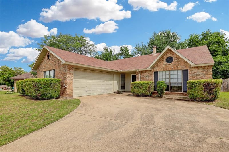 620 Nora Lane, DeSoto TX 75115 - Photo 2