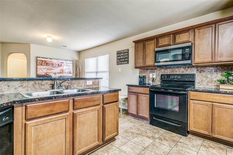1774 Pioneer Way, Lancaster TX 75146 - Photo 12