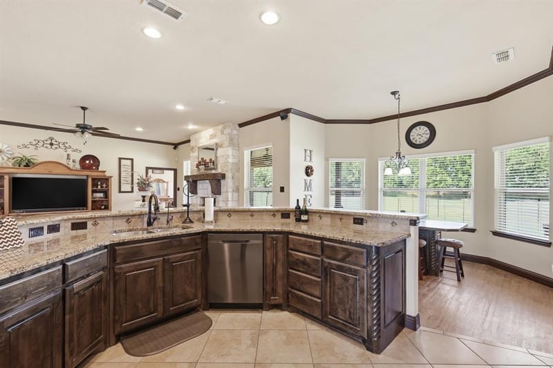 11480 Chisum Road, Sanger TX 76266 - Photo 13