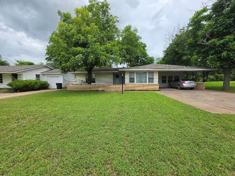 215 Woodard Avenue, Cleburne TX 76033 - Photo 2