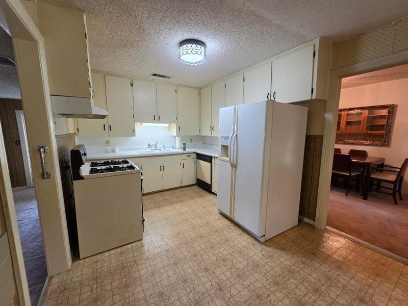 215 Woodard Avenue, Cleburne TX 76033 - Photo 10