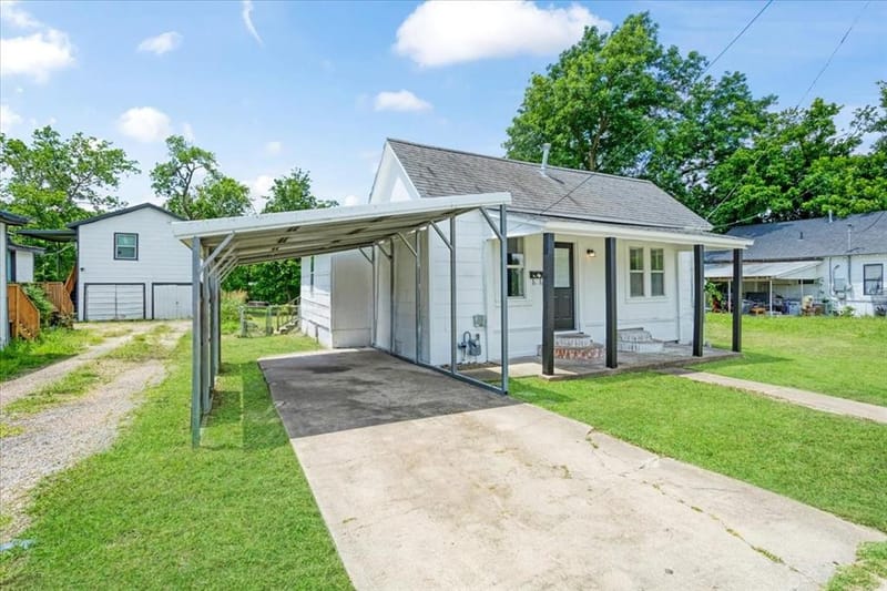 715 W Sam Rayburn Drive, Bonham TX 75418 - Photo 3