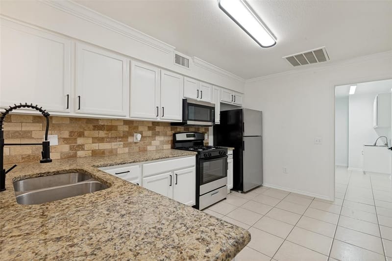 1004 Bridges Drive, Arlington TX 76012 - Photo 13