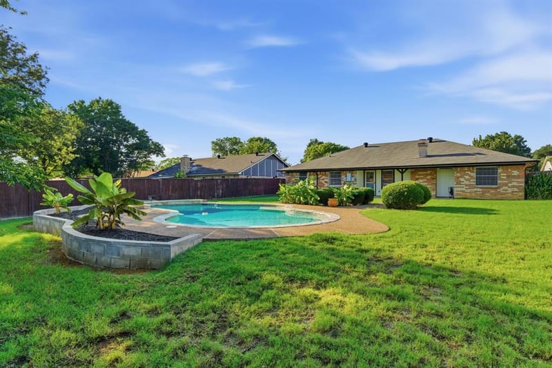 8516 Crestview Drive, North Richland Hills TX 76182 - Photo 12