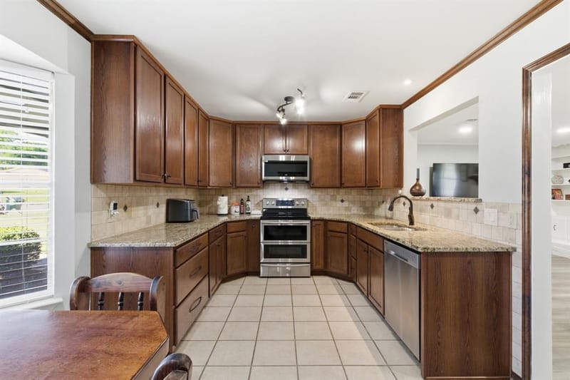 8516 Crestview Drive, North Richland Hills TX 76182 - Photo 3