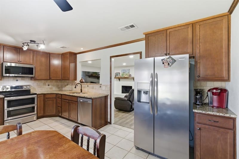 8516 Crestview Drive, North Richland Hills TX 76182 - Photo 8