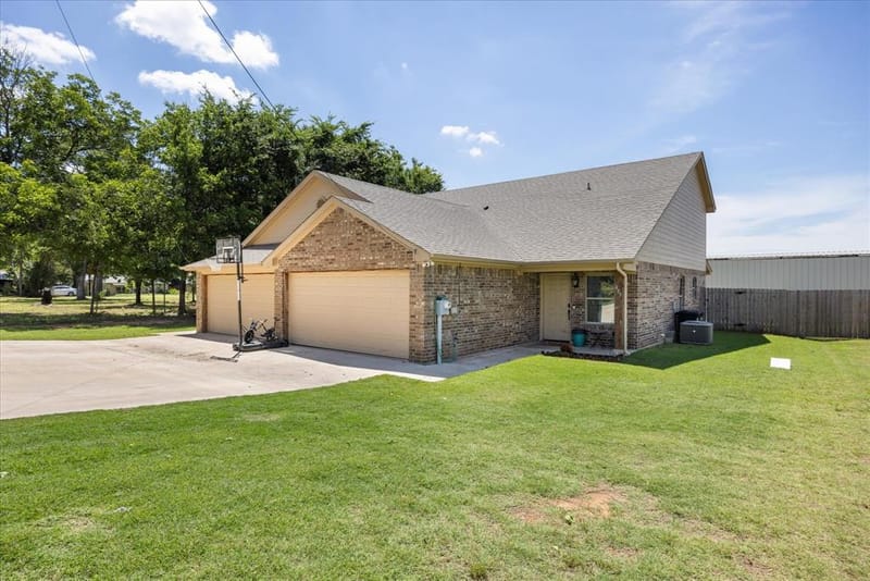 403 W 5th Street, Tolar TX 76476 - Photo 2