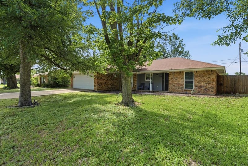 119 Blue Jay Street, Stephenville TX 76401 - Photo 2