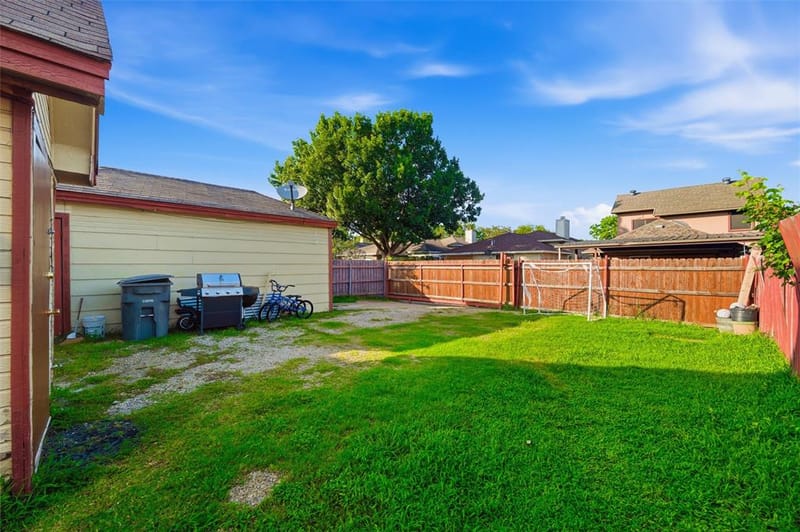10464 Woodleaf Drive, Dallas TX 75227 - Photo 17