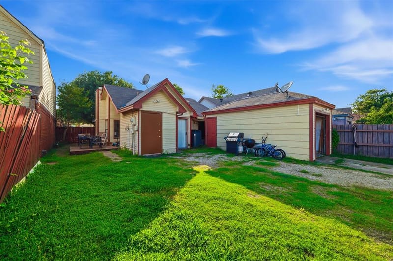 10464 Woodleaf Drive, Dallas TX 75227 - Photo 18