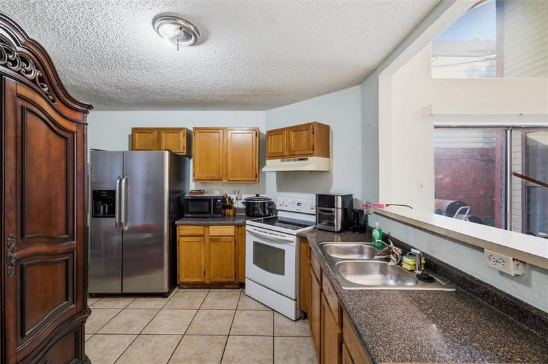 10464 Woodleaf Drive, Dallas TX 75227 - Photo 8