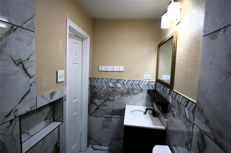 13973 Bee Street, Farmers Branch TX 75234 - Photo 29