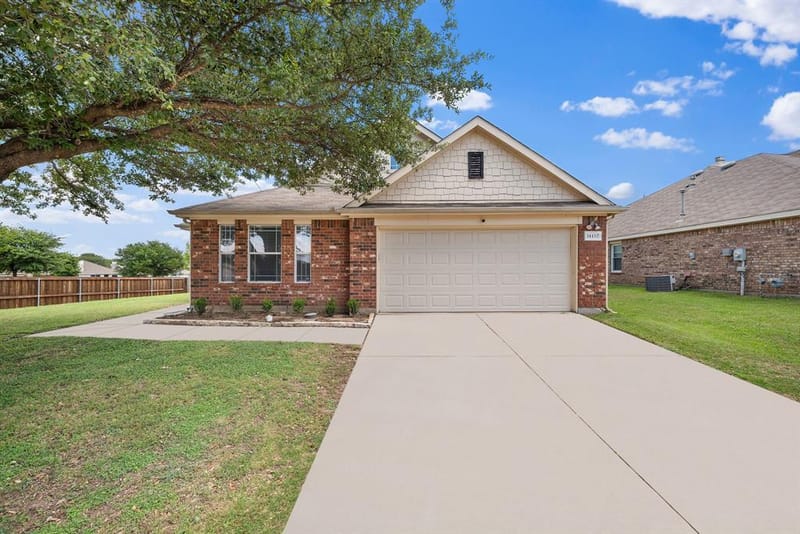14152 Rodeo Daze Drive, Fort Worth TX 76052 - Photo 2